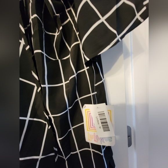 NWT Lularoe Lindsay White & Black Print Layering Kimono Size M - Picture 7 of 8